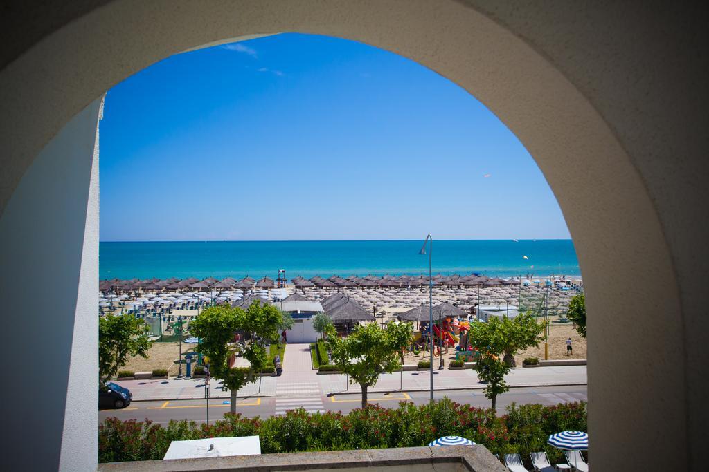 Grand Hotel Don Juan Giulianova Buitenkant foto